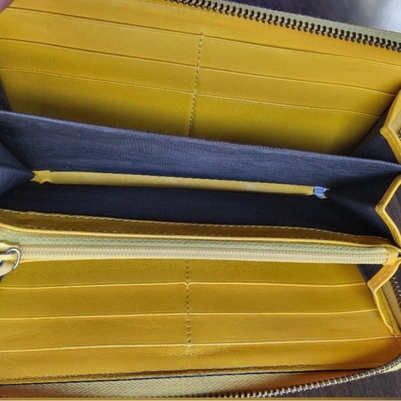 Authentic Gucci Yellow Leather Wallet - Picture 5 of 12
